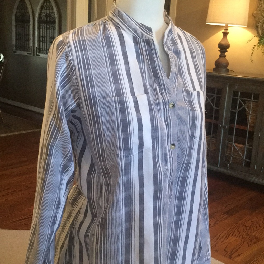 Chic Connection Blouse in Medium - Picture 6 of 13